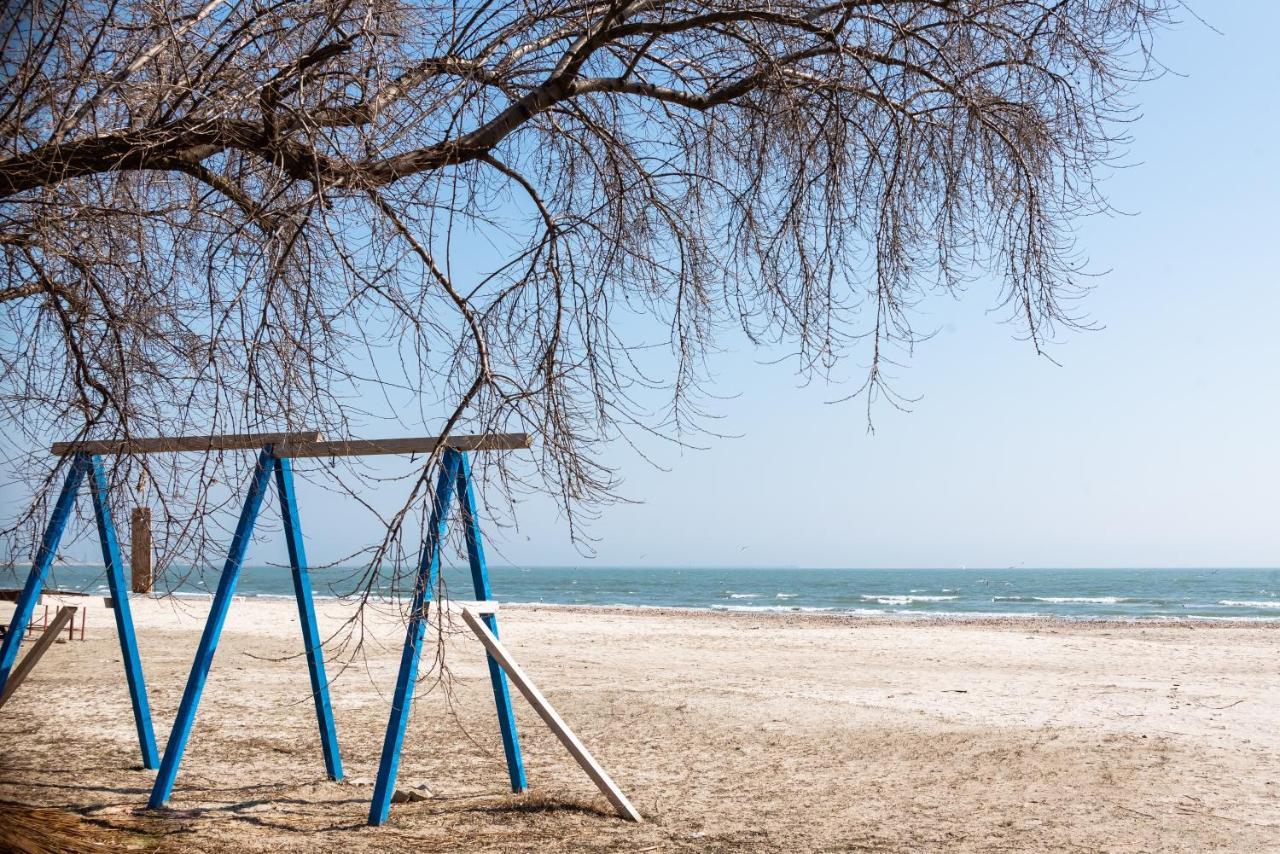 Summer Waves Mamaia Nord Navodari Exterior photo